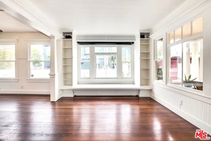 105 Park Place, Venice, California 90291