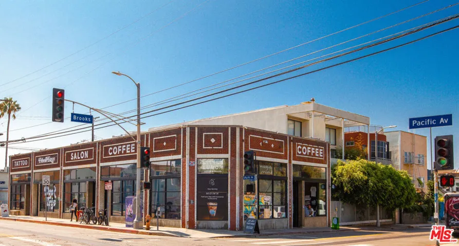 105 Park Place, Venice, California 90291