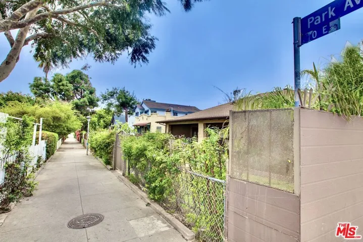 105 Park Place, Venice, California 90291