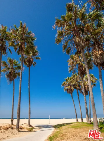 105 Park Place, Venice, California 90291
