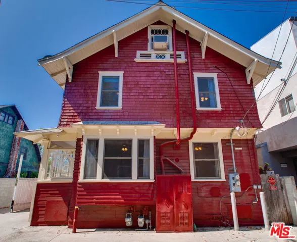 105 Park Place, Venice, California 90291