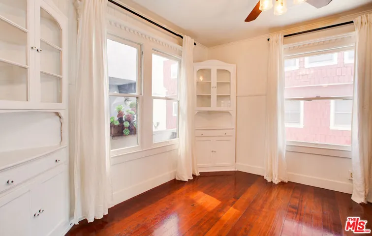 105 Park Place, Venice, California 90291