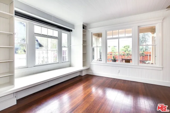105 Park Place, Venice, California 90291