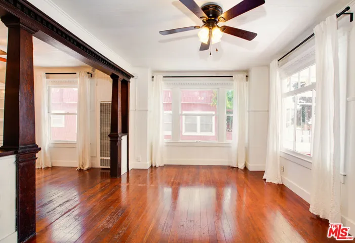 105 Park Place, Venice, California 90291