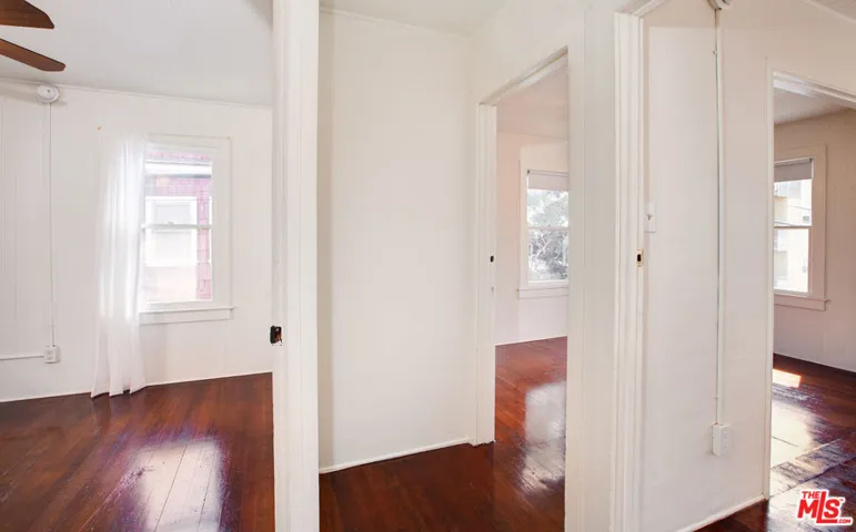 105 Park Place, Venice, California 90291