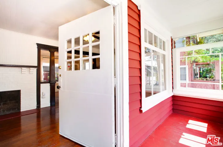 105 Park Place, Venice, California 90291