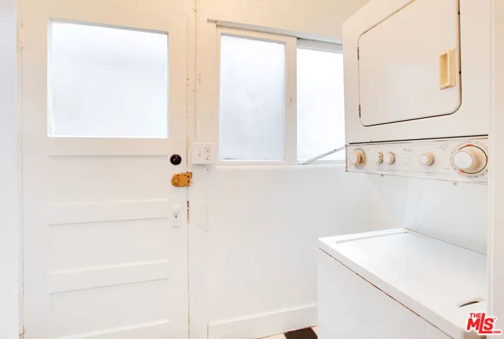 105 Park Place, Venice, California 90291