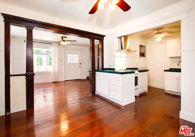105 Park Place, Venice, California 90291