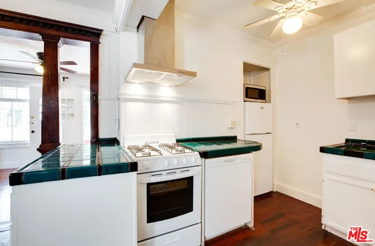 105 Park Place, Venice, California 90291
