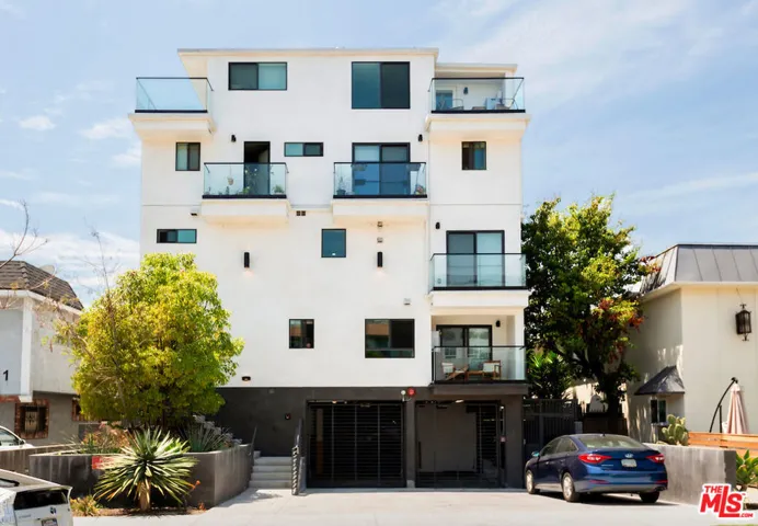 3667 Mentone Avenue 8, Los Angeles, California 90034