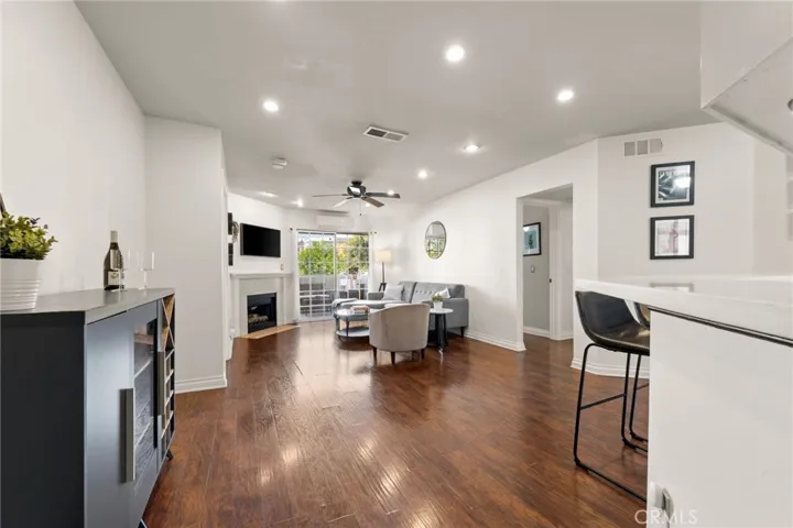 1200 Gaviota 104, Long Beach, California 90813