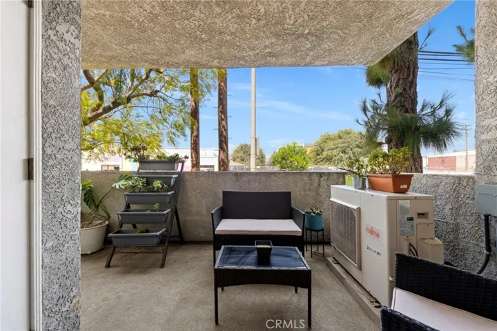 1200 Gaviota 104, Long Beach, California 90813