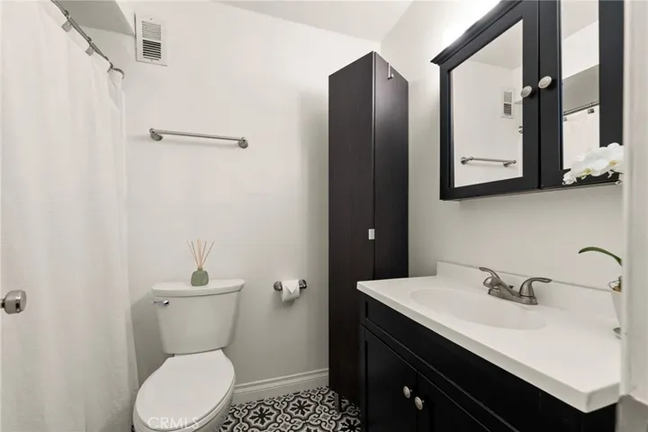 1200 Gaviota 104, Long Beach, California 90813