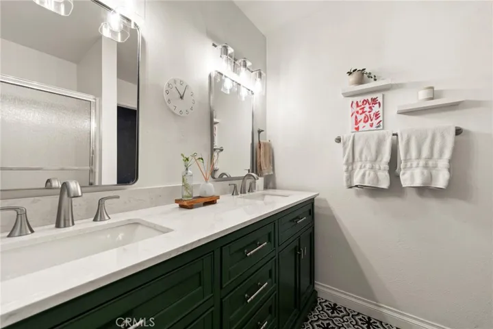 1200 Gaviota 104, Long Beach, California 90813