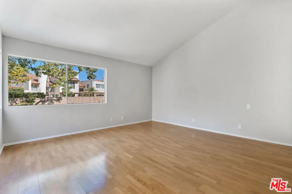 Master Bedroom (1)