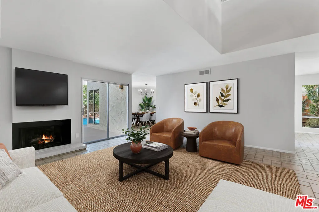 Living Room w/FP