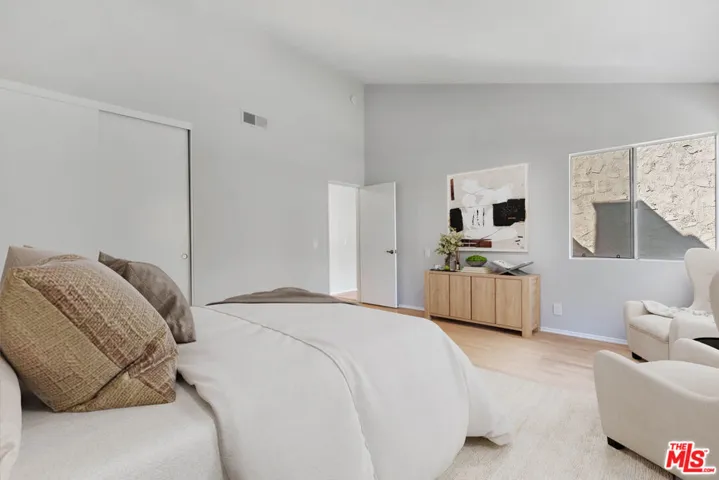 Master Bedroom (1)