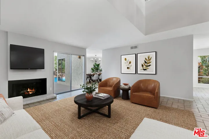 Living Room w/FP
