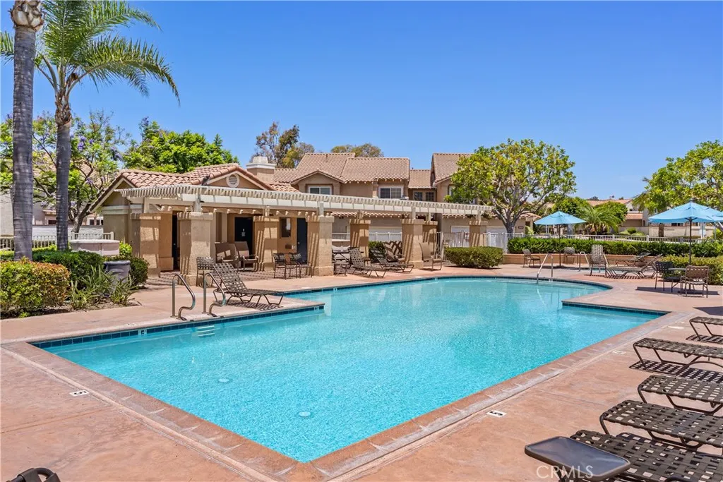 Perfect for these Hot Summer days! Sevilla's community pool
