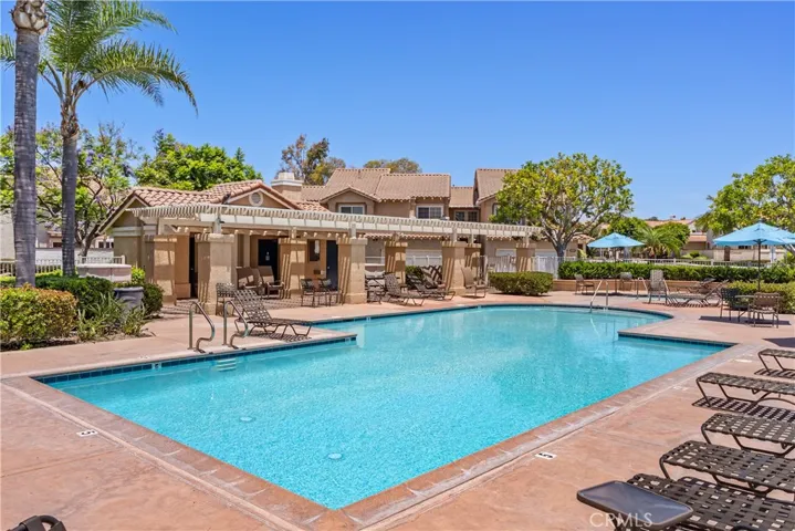 Perfect for these Hot Summer days! Sevilla's community pool