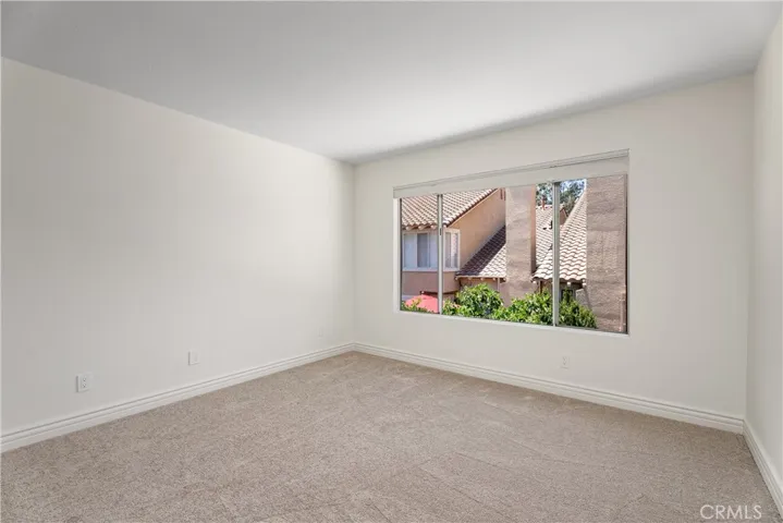 Large secondary bedroom