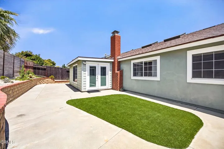 38-web-or-mls-Upmarketmedia_909Bur-121