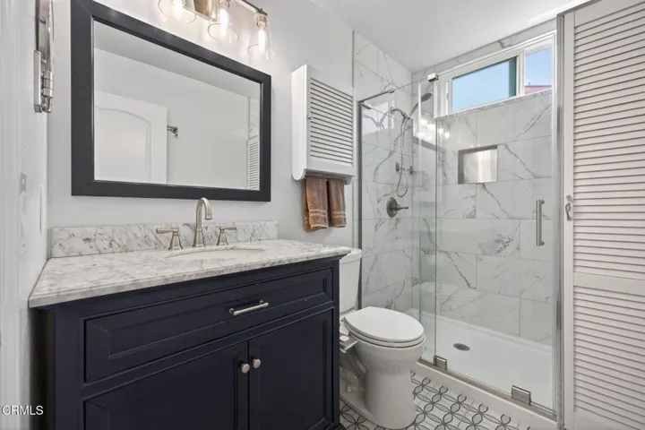 27-web-or-mls-Upmarketmedia_909Bur-087