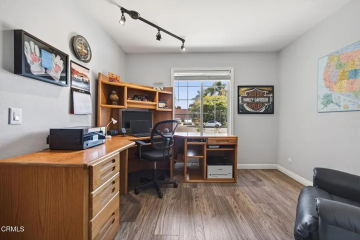 32-web-or-mls-Upmarketmedia_909Bur-100