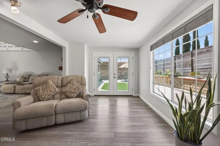 12-web-or-mls-Upmarketmedia_909Bur-042
