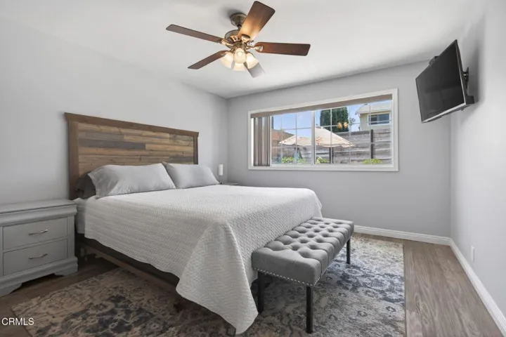 24-web-or-mls-Upmarketmedia_909Bur-077