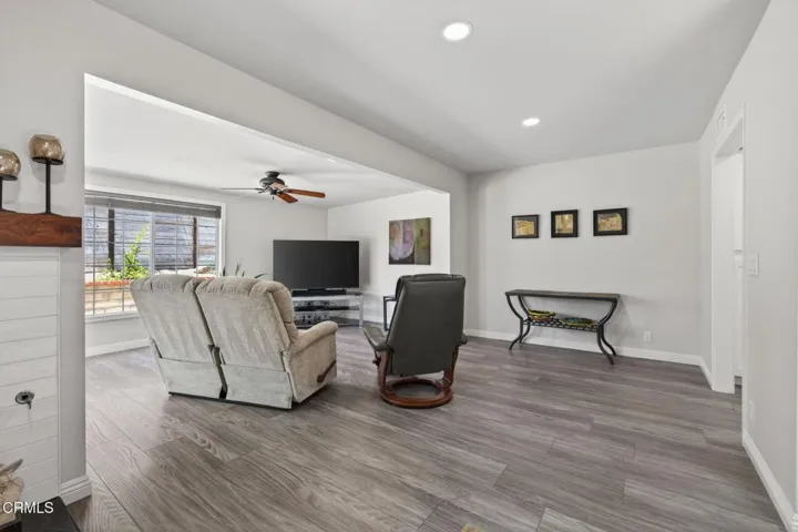 10-web-or-mls-Upmarketmedia_909Bur-031
