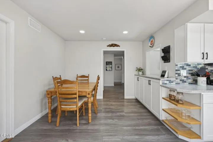 21-web-or-mls-Upmarketmedia_909Bur-067