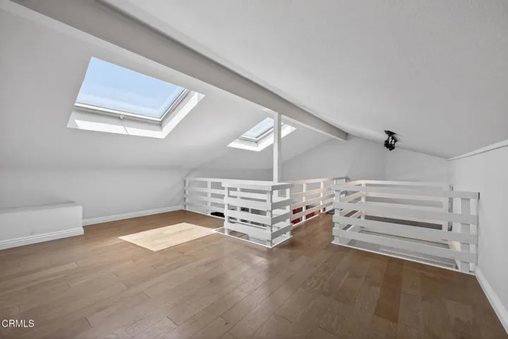 35-web-or-mls-Upmarketmedia_909Bur-112