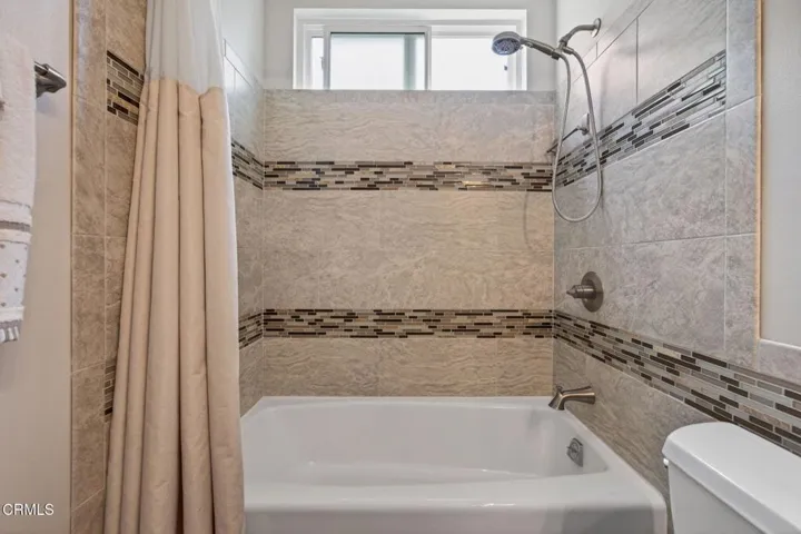 31-web-or-mls-Upmarketmedia_909Bur-097