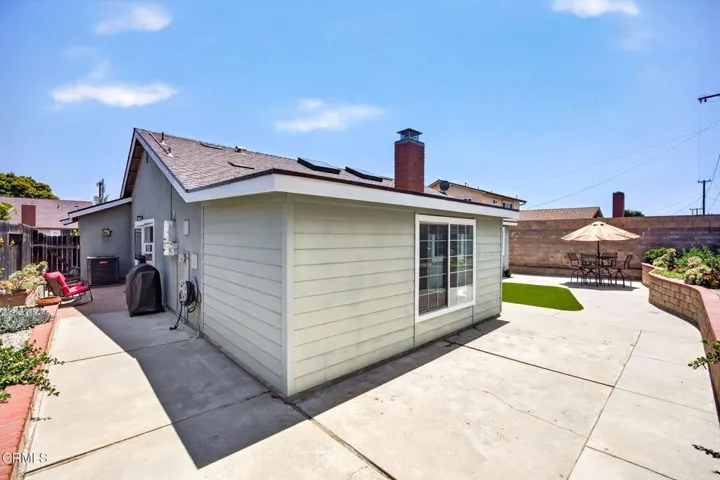 43-web-or-mls-Upmarketmedia_909Bur-136