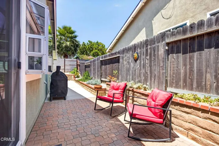 45-web-or-mls-Upmarketmedia_909Bur-143