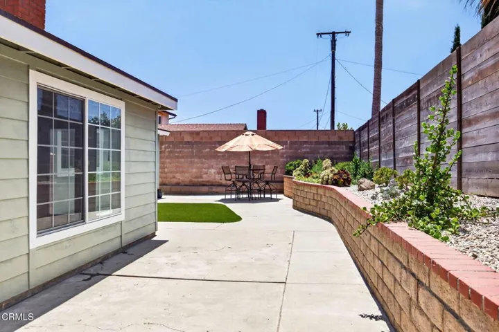42-web-or-mls-Upmarketmedia_909Bur-135