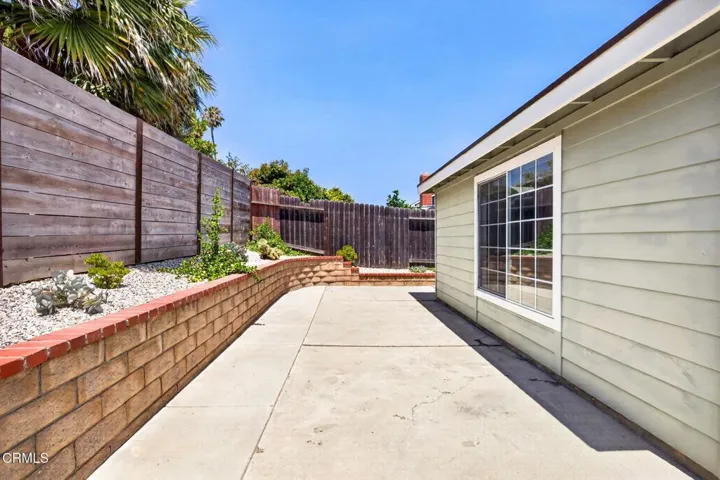41-web-or-mls-Upmarketmedia_909Bur-131