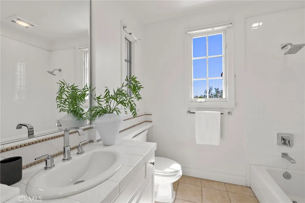 En-suite Bath#4