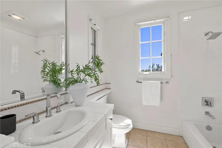 En-suite Bath#4