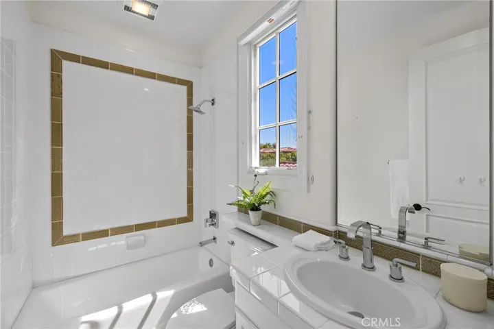 En-suite Bath#3