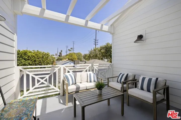 3043 Greenfield Avenue, Los Angeles, California 90034