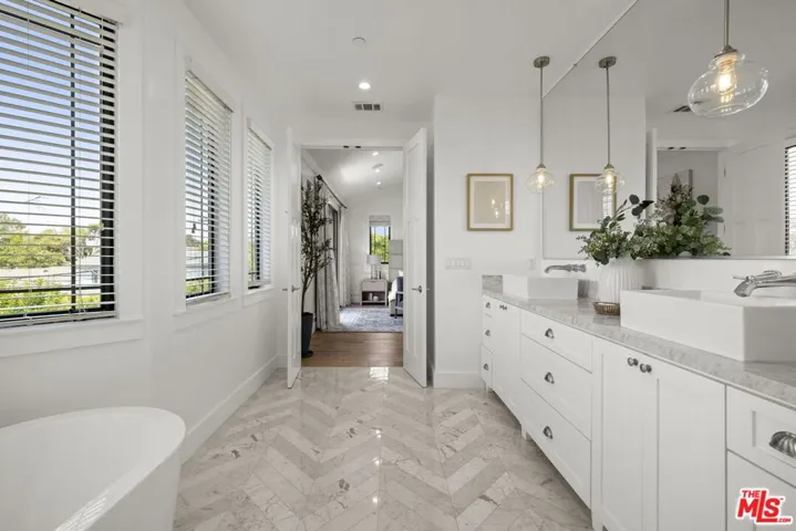 3043 Greenfield Avenue, Los Angeles, California 90034