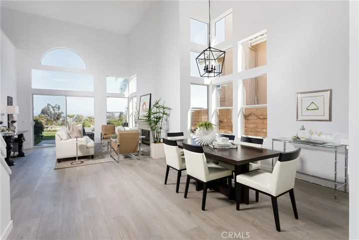 Staged photo Di ning and living​​‌​​​​‌​​‌‌​​‌​​​‌‌​​​‌​​‌‌​​‌‌​​‌‌​​​​ room