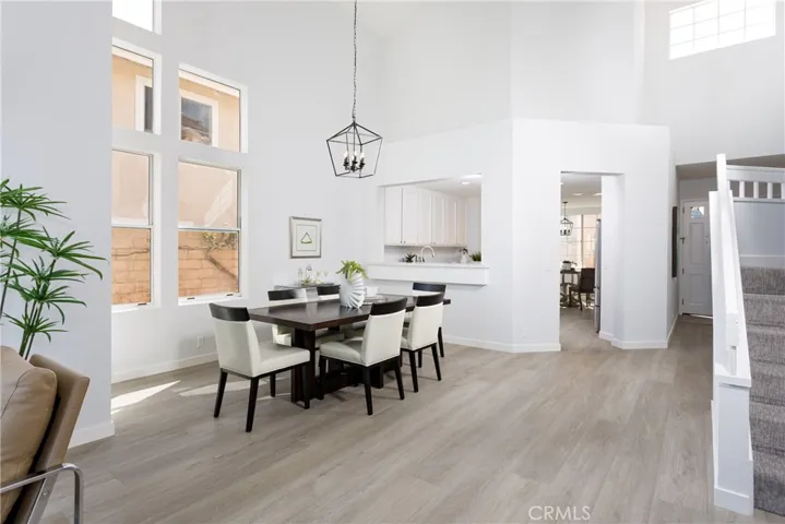Staged photo Dining room