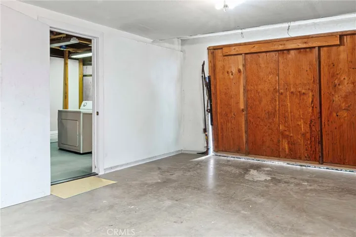 1 CAR GARAGE WITH W/D