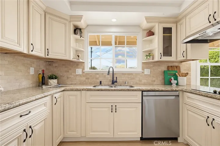 27151 Pembina Road, Rancho Palos Verdes, California 90275