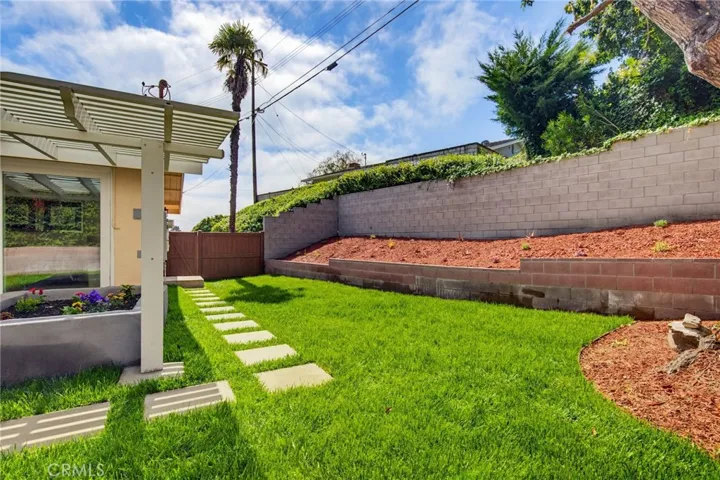 27151 Pembina Road, Rancho Palos Verdes, California 90275