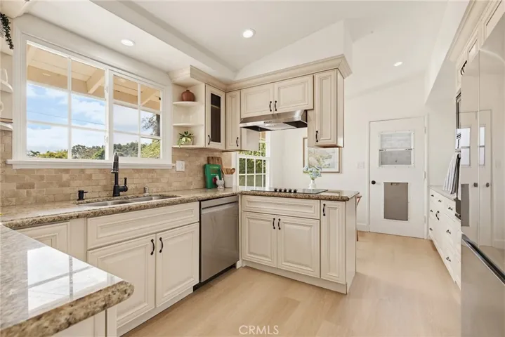27151 Pembina Road, Rancho Palos Verdes, California 90275