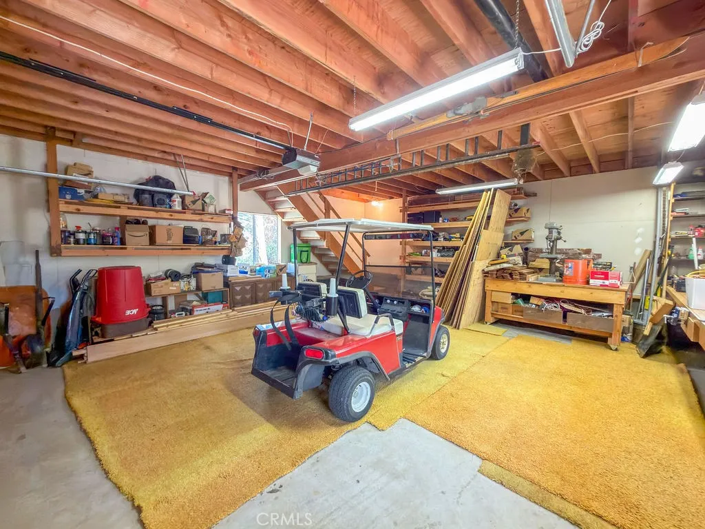 Detached garage